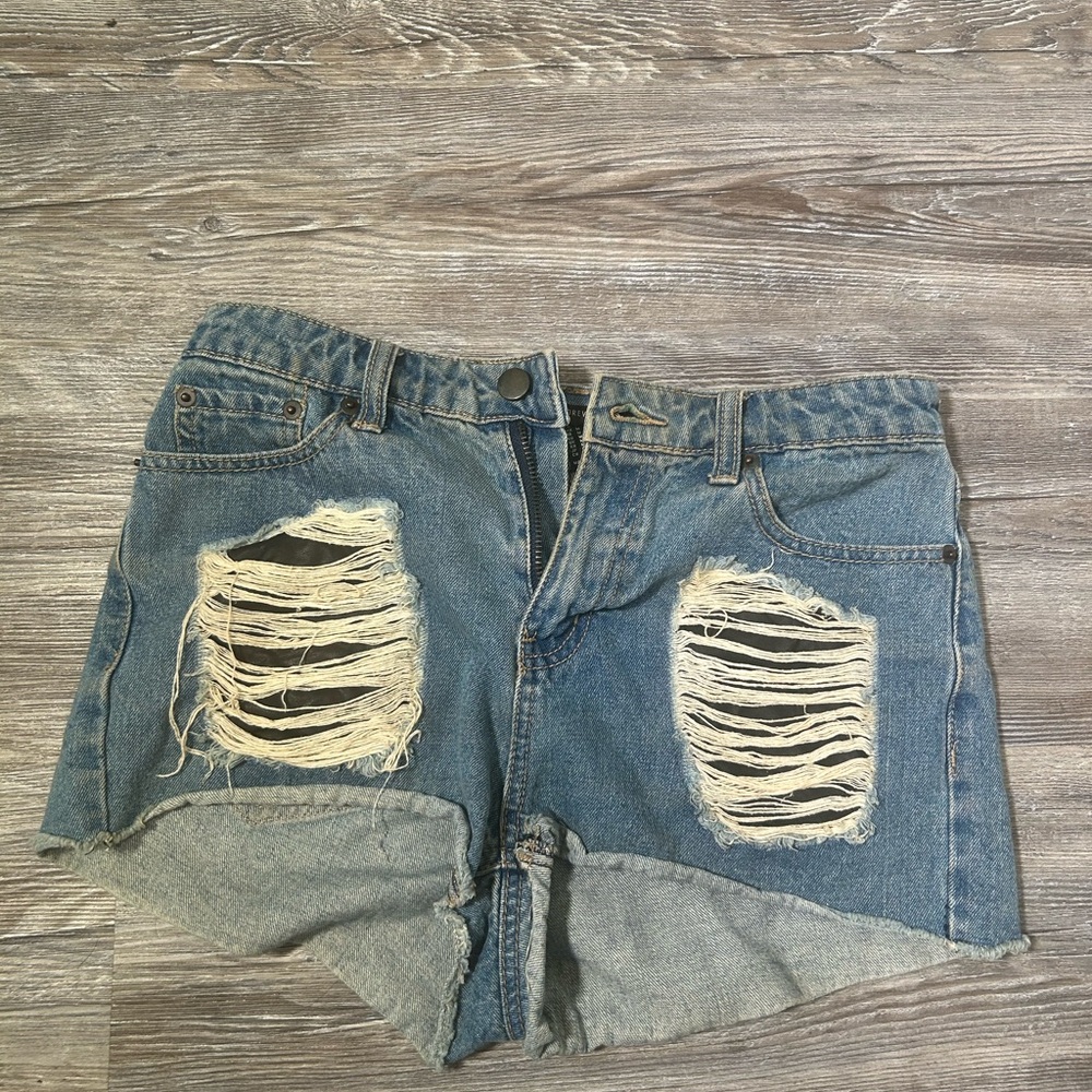 Forever 21 Distressed Denim Shorts – High Rise Ripped Cut Off